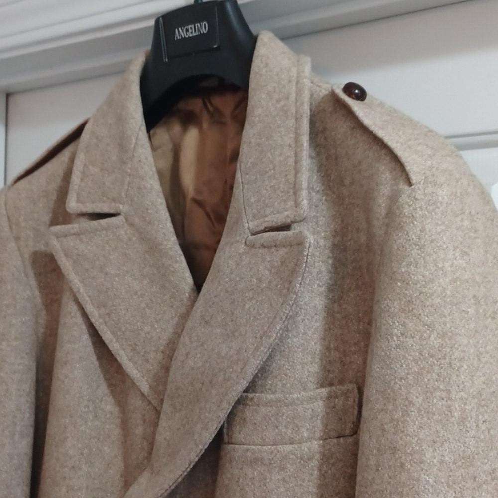 Elegant Tan Double-Breasted Trench Coat - Picture 7 of 13